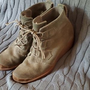 Sorel Grey suede bootie